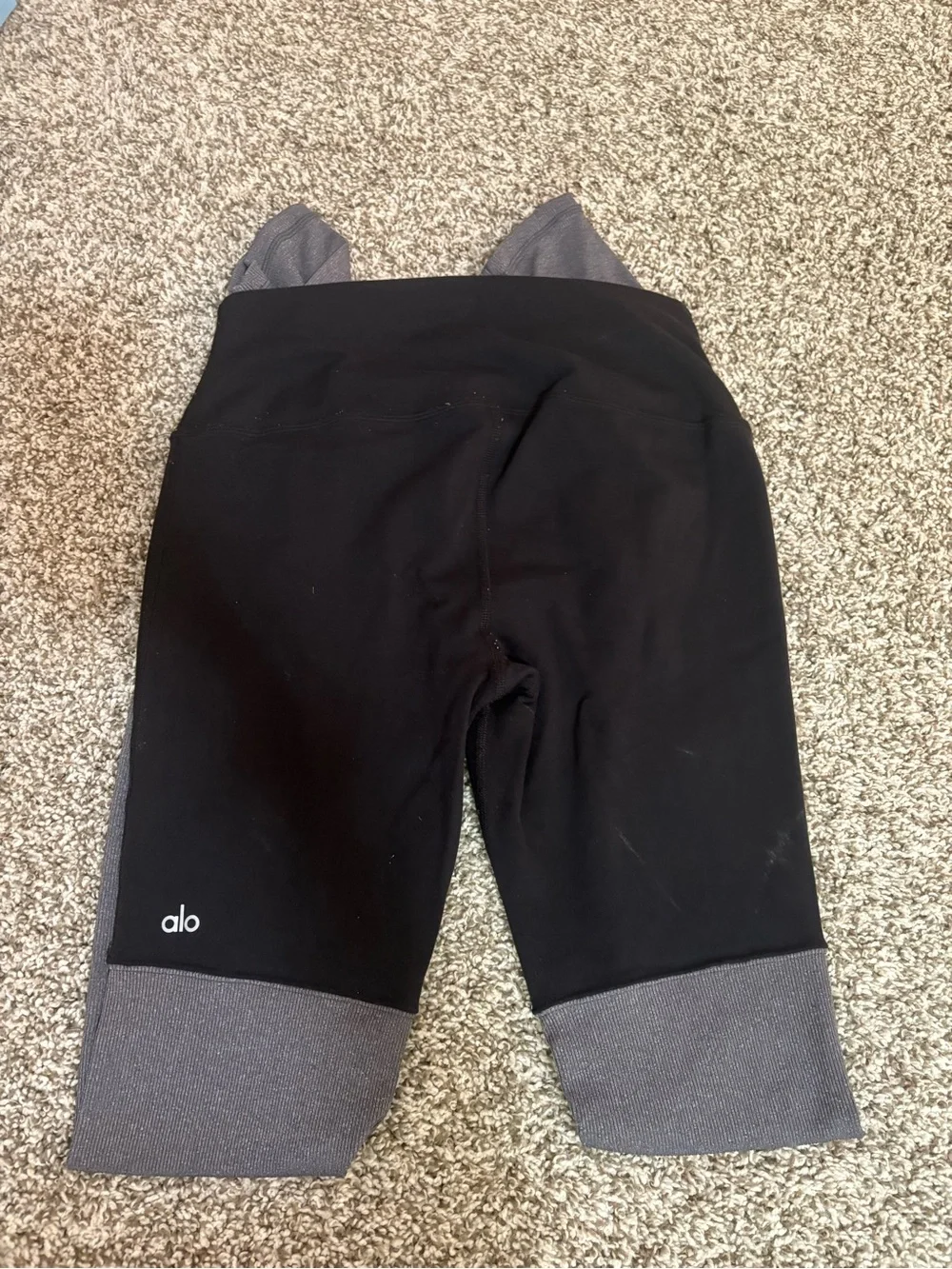 ALO Yoga Black & Charcoal Two-Tone Goddess Leggings